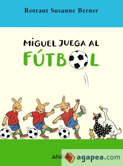 Miguel juega al fútbol