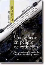 Portada de UNA ESPECIE EN PELIGRO DE EXTINCION: DOCE ESCRITORES HABLAN SOBRE SU OFICIO, SUS IDEAS Y SU VIDA