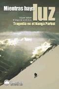 Portada de Mientras haya luz. Tragedia en el Nanga Parbat