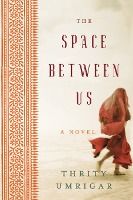 Portada de The Space Between Us (Large Print)