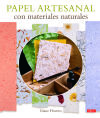 Papel artesanal con materiales naturales