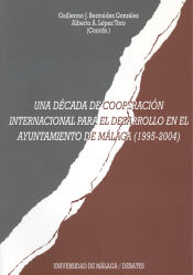 Portada de Una década de cooperación internacional para el desarrollo en el Ayuntamiento de Málaga (1995-2004)