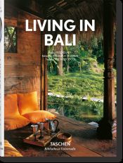 Portada de LIVING IN BALI