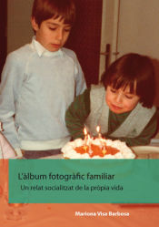 Portada de L'àlbum fotogràfic familiar. Un relat socialitzat de la pròpia vida